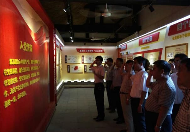 公司全体党员到区“两学一做”学习教育主题展馆接受党性教育